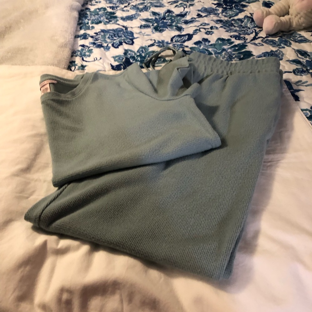 Victoria Secrets 2 Piece Lounge Set Pullover Top Draw String Pants EUC - Picture 7 of 8